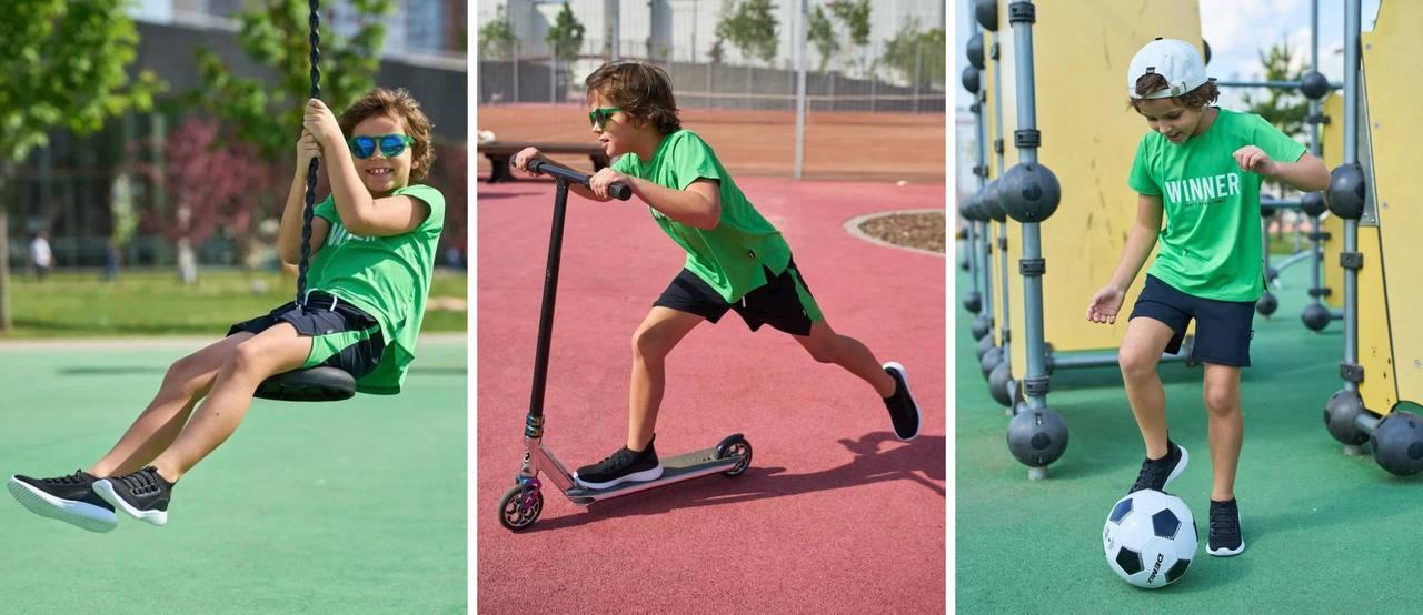 Мальчик в спортивной одежде на спортивном поле.